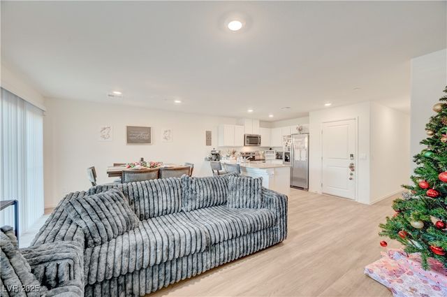 2570 Petunia Garden Avenue, North Las Vegas, NV 89081