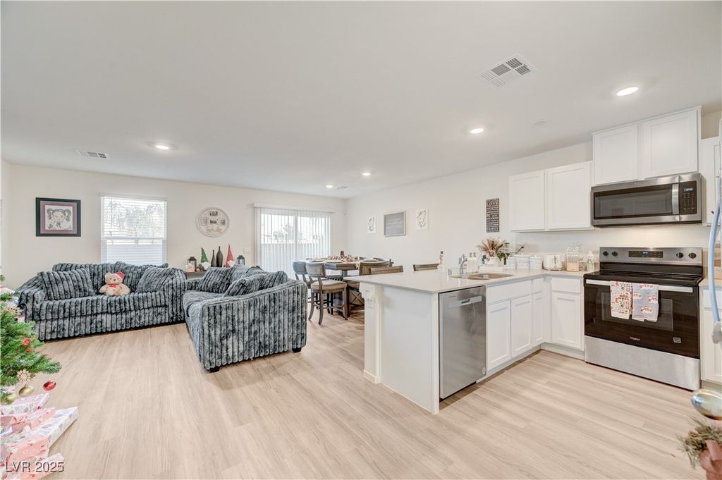 2570 Petunia Garden Avenue, North Las Vegas, NV 89081