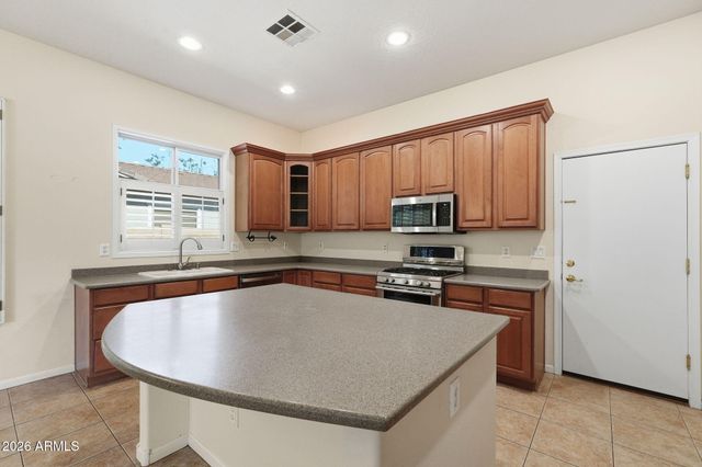 2977 E LEXINGTON Avenue, Gilbert, AZ 85234