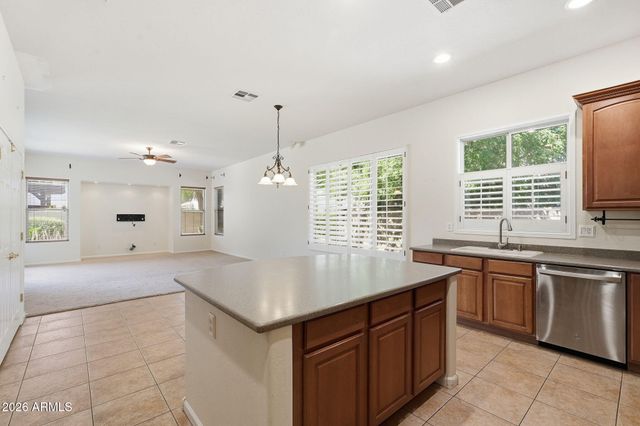 2977 E LEXINGTON Avenue, Gilbert, AZ 85234