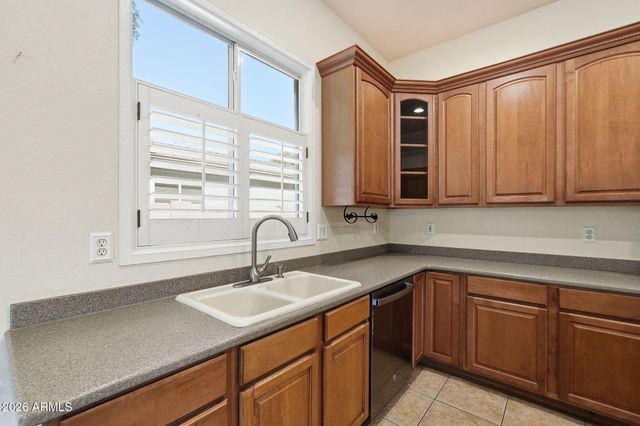 2977 E LEXINGTON Avenue, Gilbert, AZ 85234