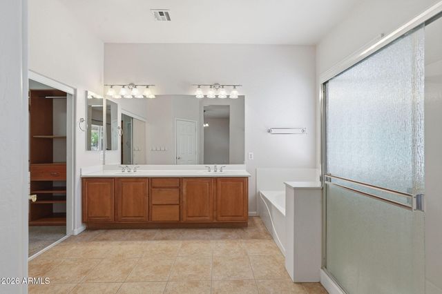 2977 E LEXINGTON Avenue, Gilbert, AZ 85234