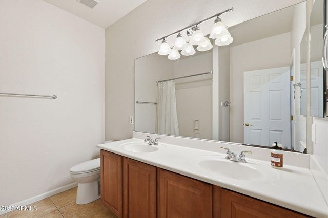 2977 E LEXINGTON Avenue, Gilbert, AZ 85234