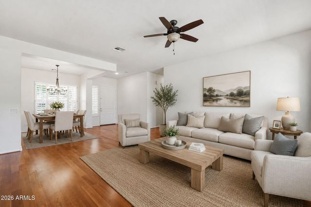 2977 E LEXINGTON Avenue, Gilbert, AZ 85234