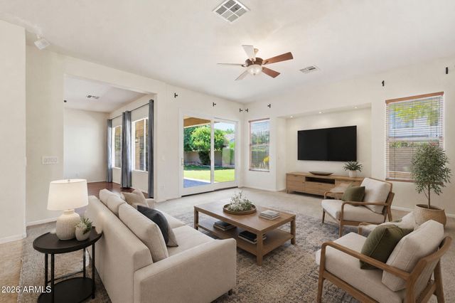 2977 E LEXINGTON Avenue, Gilbert, AZ 85234