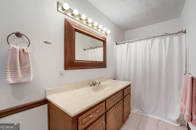 2562 River Knoll Drive SW, Lilburn, GA 30047