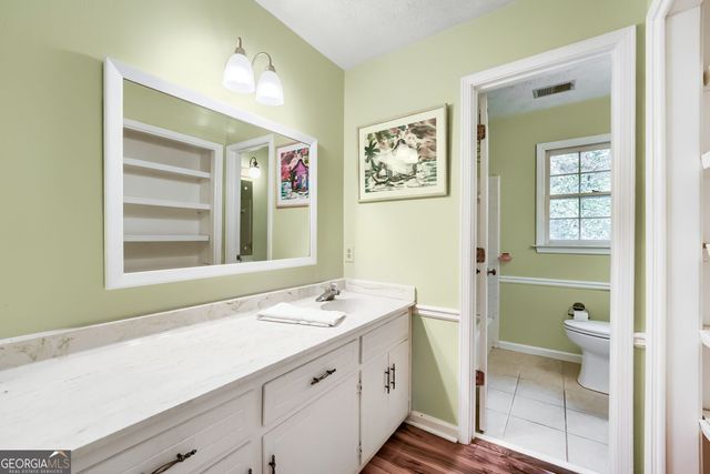 2562 River Knoll Drive SW, Lilburn, GA 30047