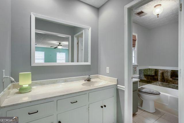 2562 River Knoll Drive SW, Lilburn, GA 30047