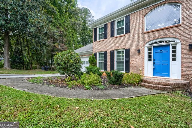 2562 River Knoll Drive SW, Lilburn, GA 30047