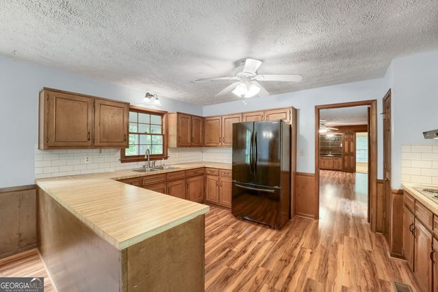 2562 River Knoll Drive SW, Lilburn, GA 30047
