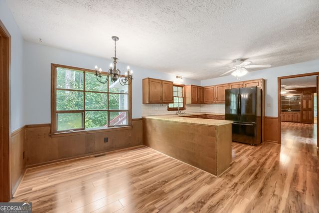 2562 River Knoll Drive SW, Lilburn, GA 30047