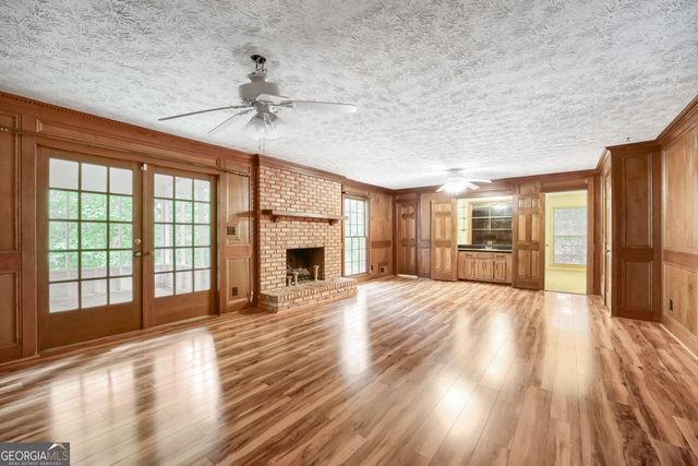 2562 River Knoll Drive SW, Lilburn, GA 30047