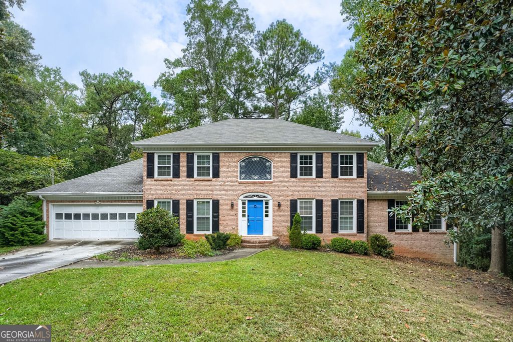 2562 River Knoll Drive SW, Lilburn, GA 30047