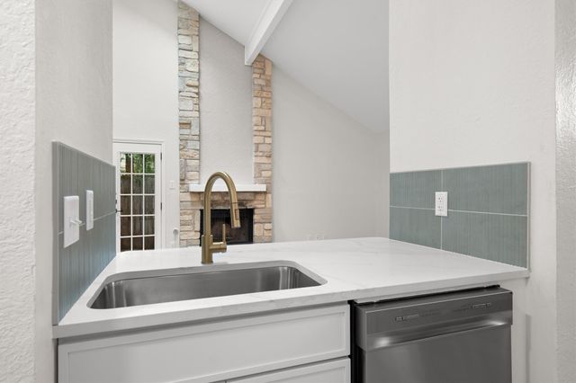1804 Cinnamon PATH, Austin, TX 78704