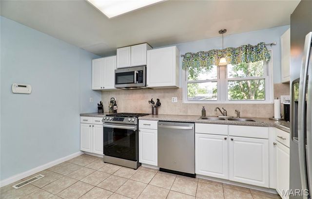 1211 Big Bend Road, Ballwin, MO 63021