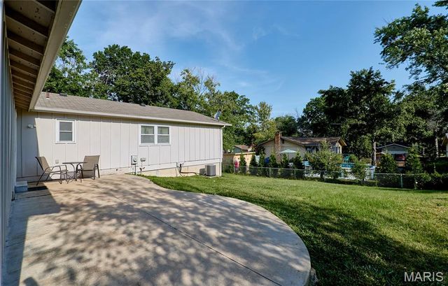 1211 Big Bend Road, Ballwin, MO 63021