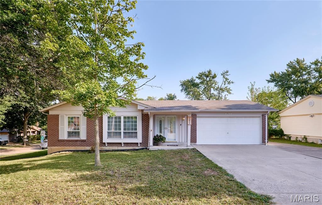 1211 Big Bend Road, Ballwin, MO 63021