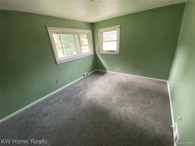 9636 Centralia, Redford, MI 48239