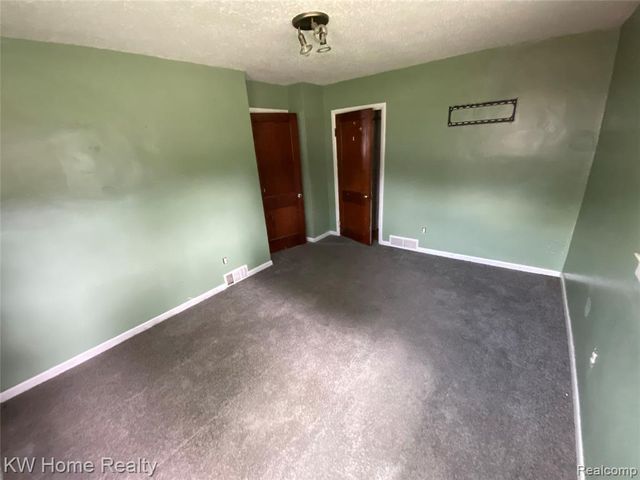 9636 Centralia, Redford, MI 48239