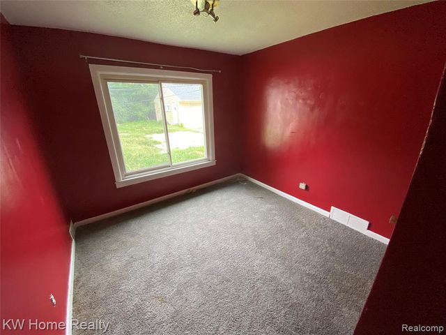 9636 Centralia, Redford, MI 48239