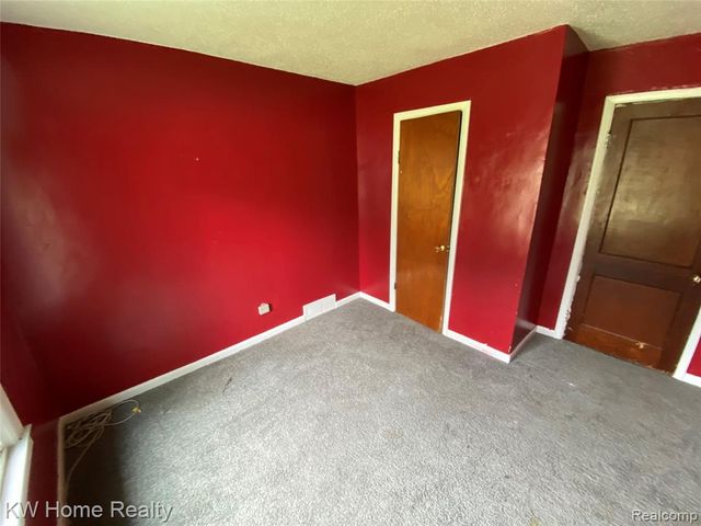 9636 Centralia, Redford, MI 48239