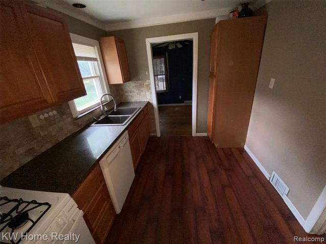 9636 Centralia, Redford, MI 48239