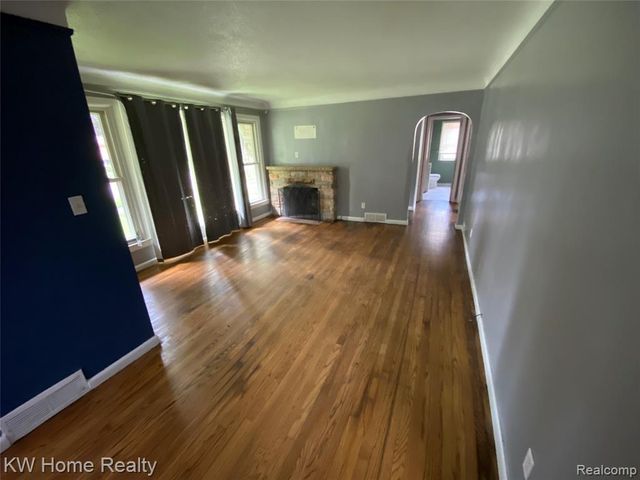 9636 Centralia, Redford, MI 48239