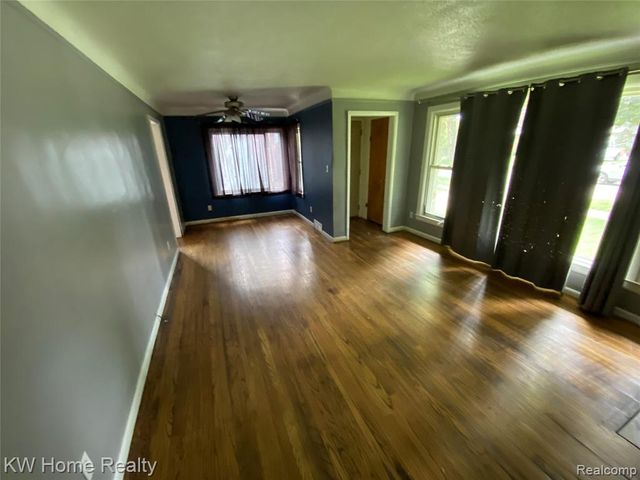 9636 Centralia, Redford, MI 48239