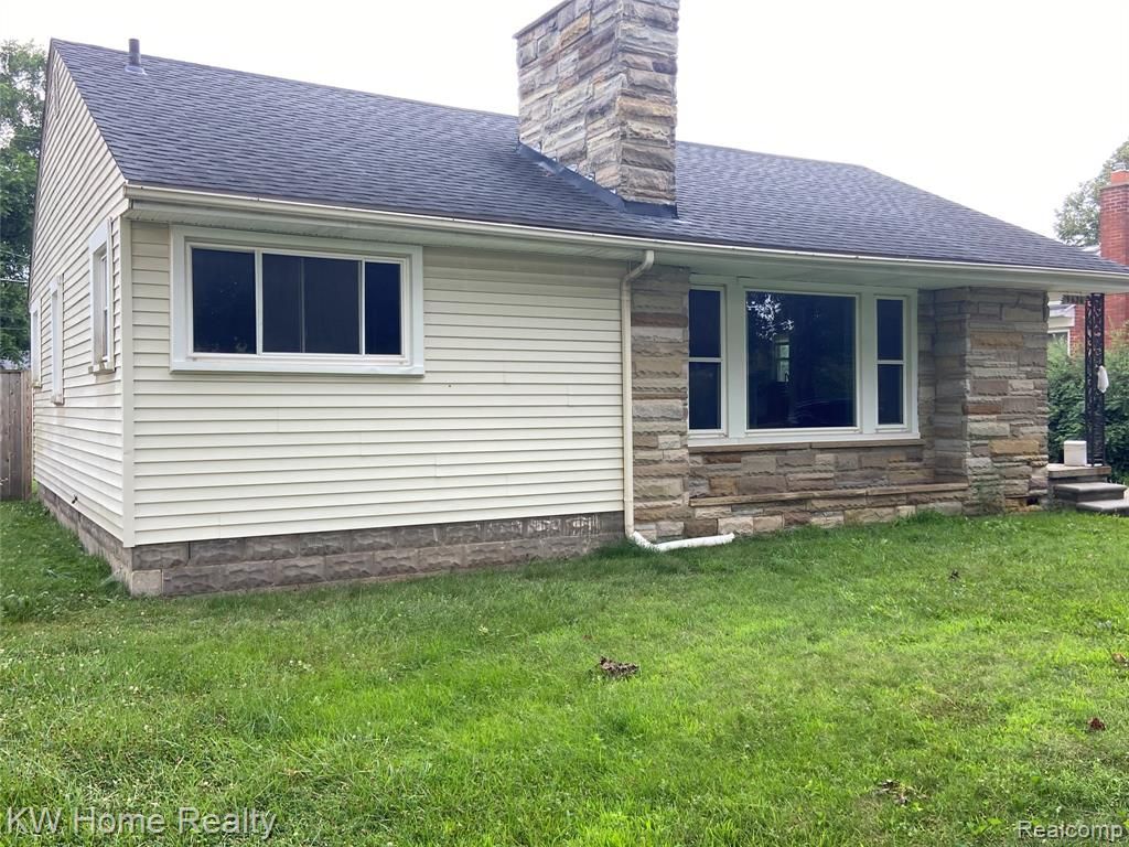 9636 Centralia, Redford, MI 48239