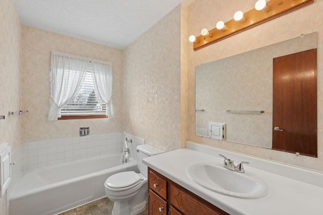 20597 Iceland Avenue, Lakeville, MN 55044