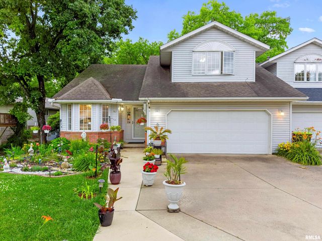 702 WOODLAND KNOLLS Road, Germantown Hills, IL 61548