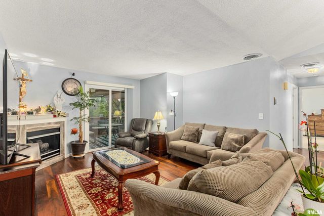 702 WOODLAND KNOLLS Road, Germantown Hills, IL 61548