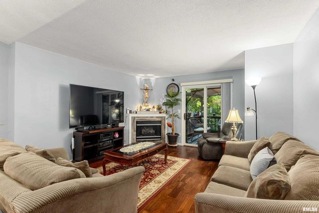 702 WOODLAND KNOLLS Road, Germantown Hills, IL 61548