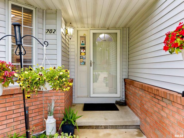 702 WOODLAND KNOLLS Road, Germantown Hills, IL 61548