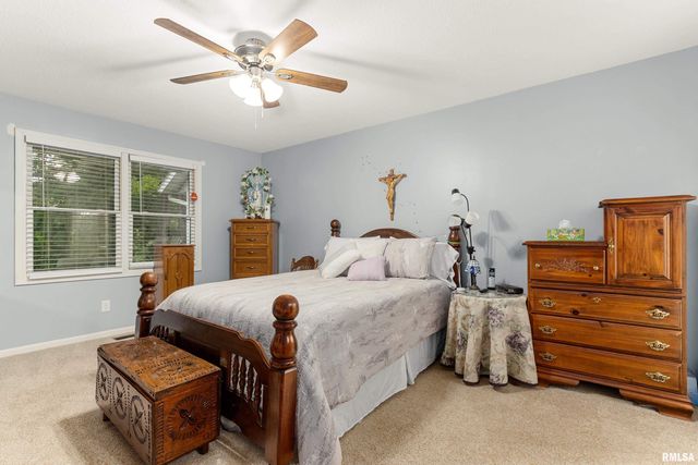 702 WOODLAND KNOLLS Road, Germantown Hills, IL 61548
