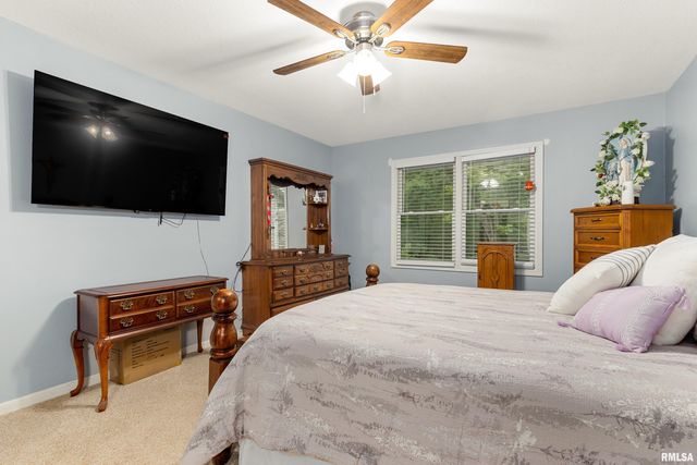 702 WOODLAND KNOLLS Road, Germantown Hills, IL 61548