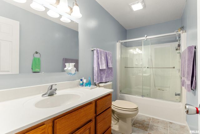 702 WOODLAND KNOLLS Road, Germantown Hills, IL 61548