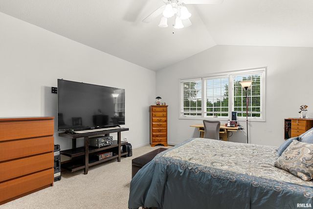 702 WOODLAND KNOLLS Road, Germantown Hills, IL 61548