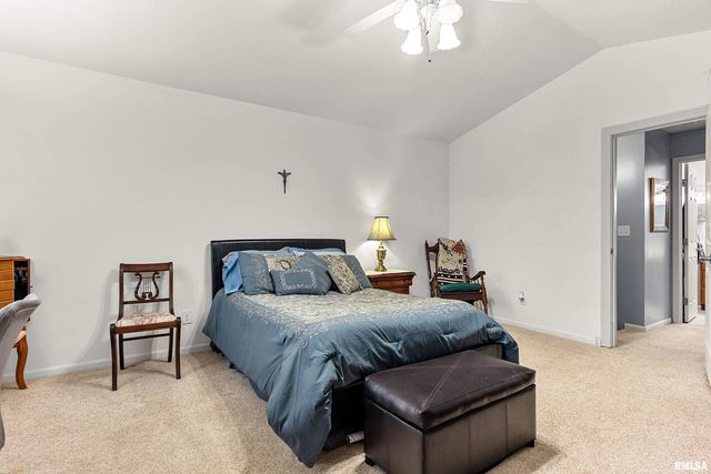 702 WOODLAND KNOLLS Road, Germantown Hills, IL 61548