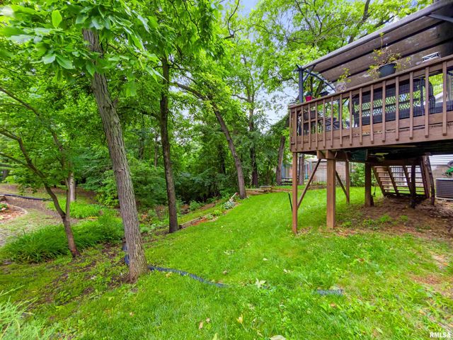 702 WOODLAND KNOLLS Road, Germantown Hills, IL 61548