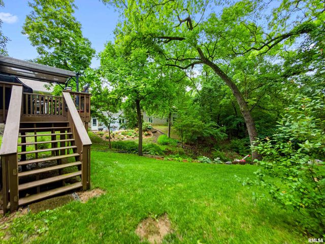 702 WOODLAND KNOLLS Road, Germantown Hills, IL 61548