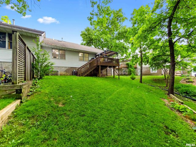 702 WOODLAND KNOLLS Road, Germantown Hills, IL 61548