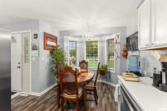 702 WOODLAND KNOLLS Road, Germantown Hills, IL 61548