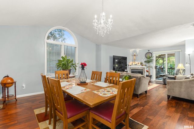 702 WOODLAND KNOLLS Road, Germantown Hills, IL 61548