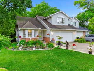702 WOODLAND KNOLLS Road, Germantown Hills, IL 61548