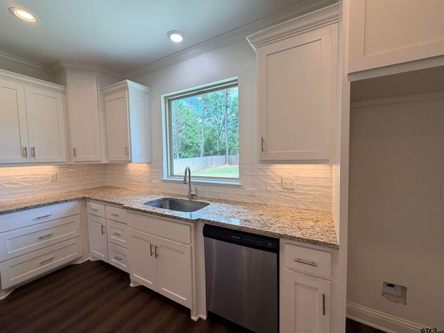 19380 Cedarpark Place, Lindale, TX 75771