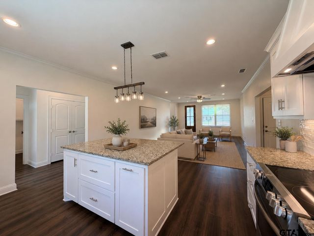 19380 Cedarpark Place, Lindale, TX 75771