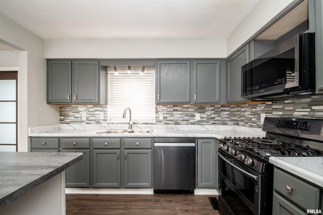 124 FREEDOM Trail, East Peoria, IL 61611