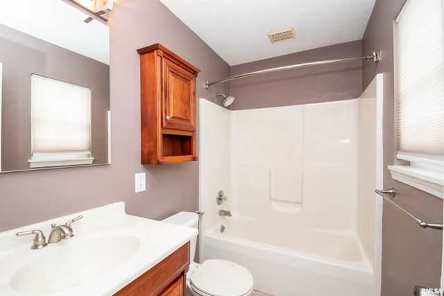 124 FREEDOM Trail, East Peoria, IL 61611