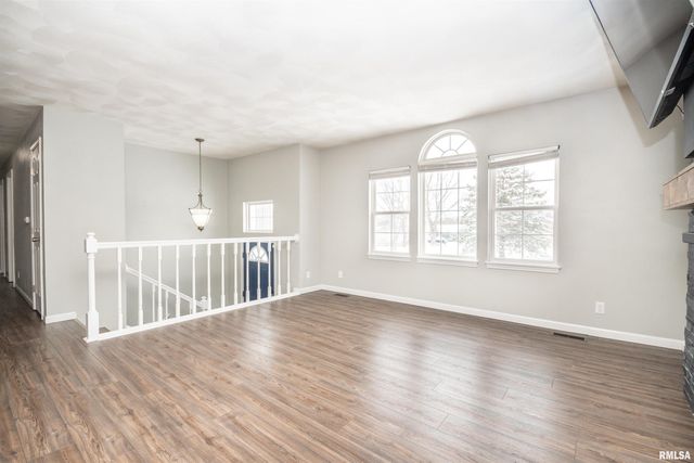 124 FREEDOM Trail, East Peoria, IL 61611